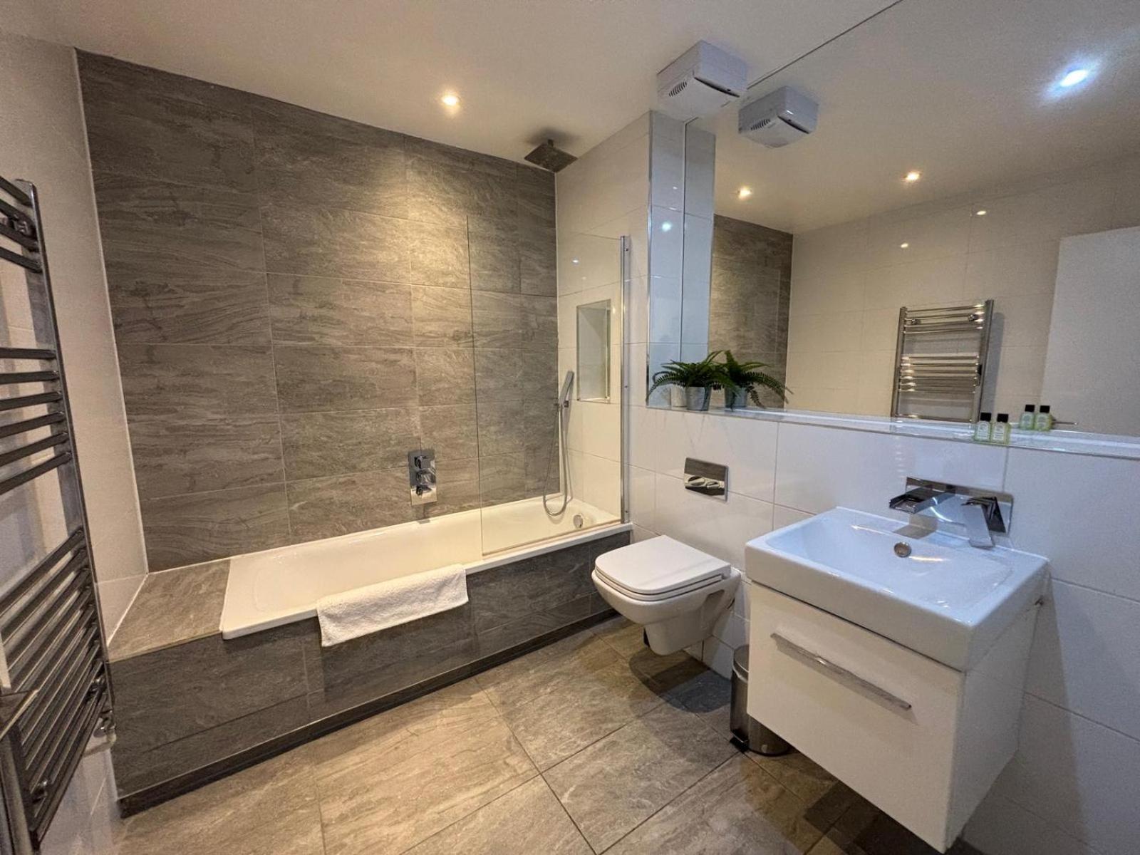 לונדון City Aldgate Apartments מראה חיצוני תמונה